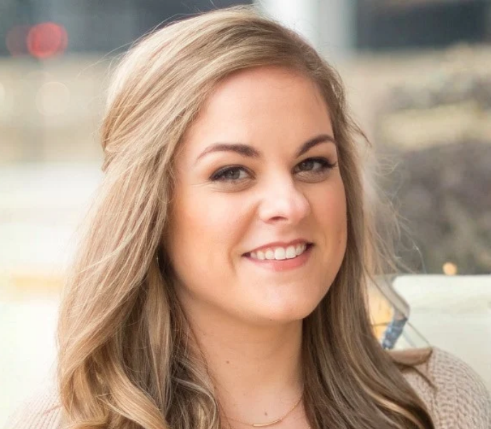 Jen Olmos headshot